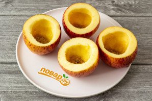 Печеные яблоки с клюквой