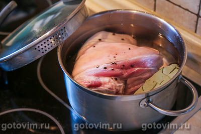 Рулька в глазури из меда с соевым соусом, запеченная в духовке Рулька в глазури из меда с соевым соусом, запеченная в духовке