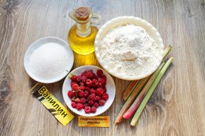 Пирог с ревенем и малиной Пирог с ревенем и малиной