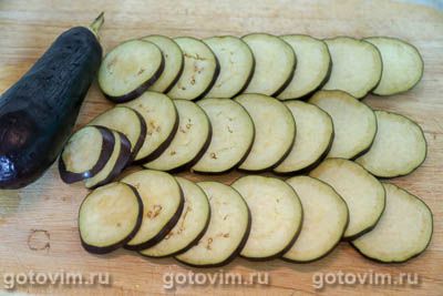 Жареные баклажаны с яйцом и мукой