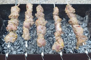 Шашлык в яблочном маринаде Шашлык в яблочном маринаде