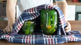 Огурцы маринованные на зиму, пошаговый рецепт с фото
