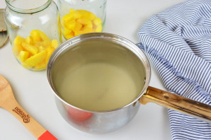 Компот из персиков