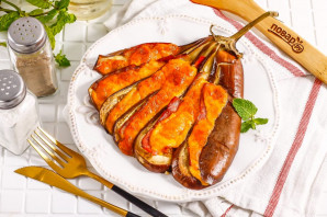 Веер из баклажанов с беконом в духовке Веер из баклажанов с беконом в духовке