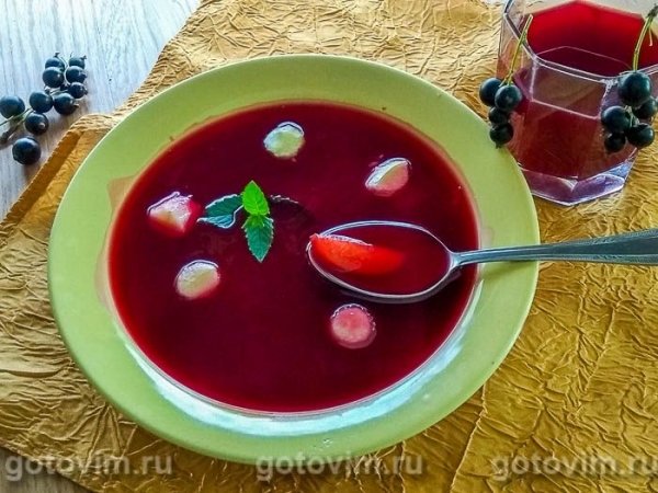 Густой кисель из чёрной смородины с гвоздикой и корицей