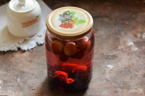 Компот из клубники, малины и смородины на зиму Компот из клубники, малины и смородины на зиму