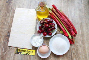 Пирог с ревенем и вишней Пирог с ревенем и вишней