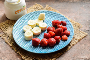 Компот из клубники с бананом на зиму