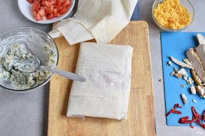 Закуска из лаваша с курицей