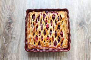 Пирог с ревенем и вишней Пирог с ревенем и вишней