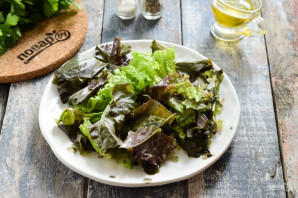 Салат с грейпфрутом и кедровыми орешками Салат с грейпфрутом и кедровыми орешками