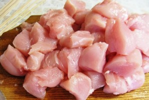 Куриный шашлык в соевом маринаде с маслинами Куриный шашлык в соевом маринаде с маслинами