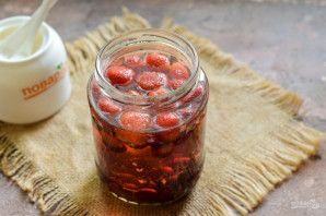 Компот из клубники и смородины на зиму Компот из клубники и смородины на зиму