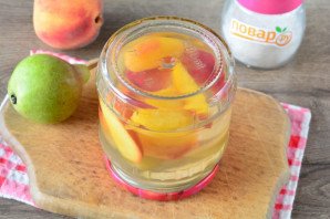 Компот из груш и персиков на зиму Компот из груш и персиков на зиму