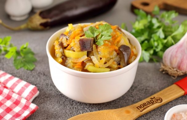 Одесский салат с сельдереем и баклажанами Одесский салат с сельдереем и баклажанами