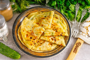 Лепешки с брынзой и зеленью Лепешки с брынзой и зеленью