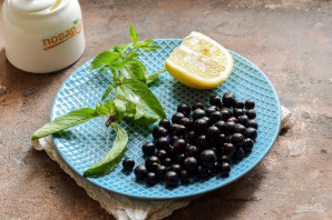 Компот из смородины с мятой и лимоном на зиму