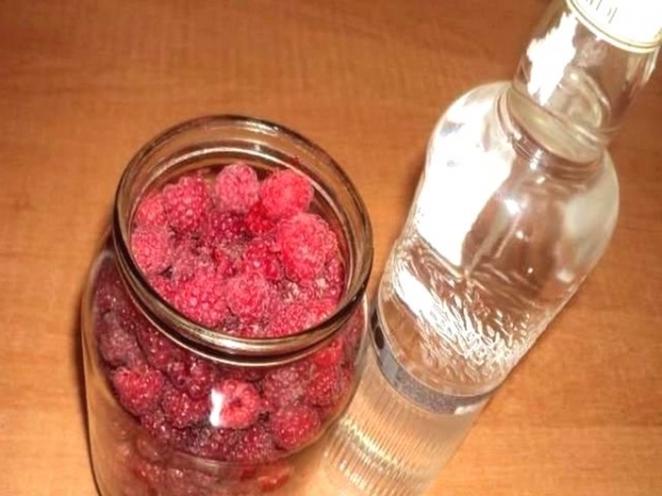 Настойка из малины на водке в домашних условиях — простой рецепт из свежих ягод
Настойка из малины на водке в домашних условиях — простой рецепт из свежих ягод