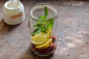 Компот из клубники "Мохито" на зиму Компот из клубники "Мохито" на зиму