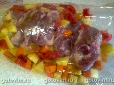 Баранина в рукаве, запеченная с овощами