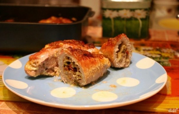 Рулетики из свинины, запеченные в духовке Рулетики из свинины, запеченные в духовке