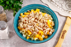 Салат из курицы с сыром