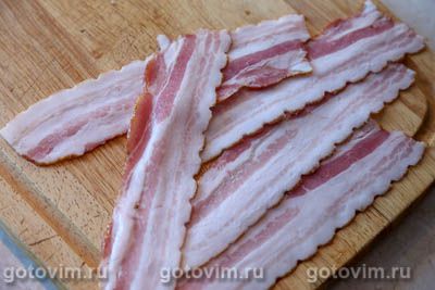 Рулетики из кабачков с беконом и сыром, запеченные в формочках для кексов Рулетики из кабачков с беконом и сыром, запеченные в формочках для кексов