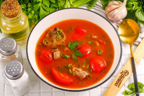 Китайский суп с помидорами и говядиной Китайский суп с помидорами и говядиной
