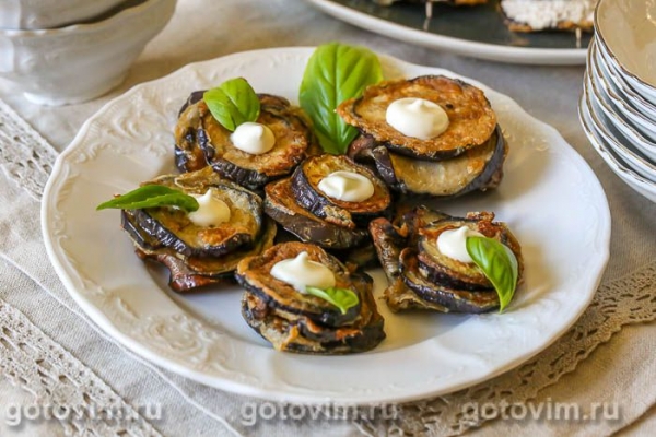 Жареные баклажаны с яйцом и мукой