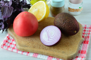 Салат с авокадо и базиликом Салат с авокадо и базиликом