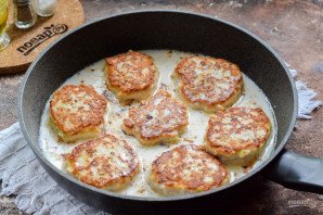 Куриные котлеты с кабачком в сливочном соусе Куриные котлеты с кабачком в сливочном соусе