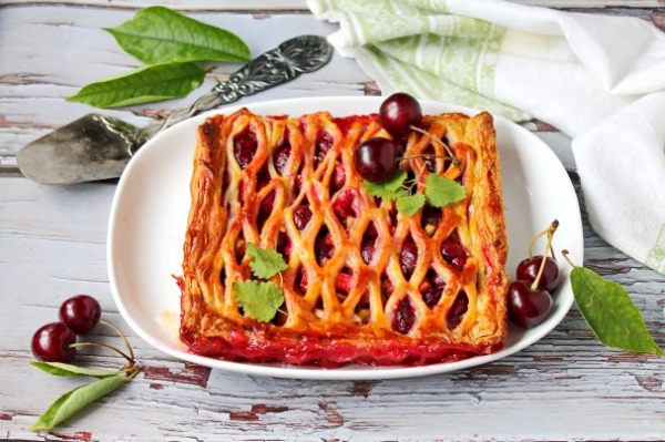 Пирог с ревенем и вишней Пирог с ревенем и вишней