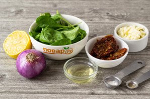 Салат с вялеными томатами Салат с вялеными томатами