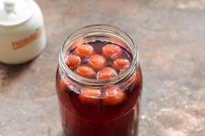 Компот из клубники и шелковицы на зиму Компот из клубники и шелковицы на зиму