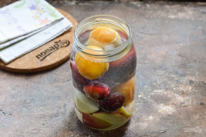 Компот из абрикосов, сливы и яблок на зиму Компот из абрикосов, сливы и яблок на зиму