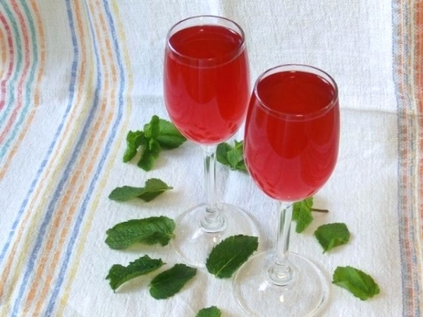 Настойка из малины на водке в домашних условиях — простой рецепт из свежих ягод
Настойка из малины на водке в домашних условиях — простой рецепт из свежих ягод