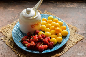 Компот из алычи и клубники на зиму Компот из алычи и клубники на зиму