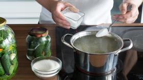 Огурцы маринованные на зиму, пошаговый рецепт с фото