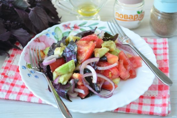 Салат с авокадо и базиликом Салат с авокадо и базиликом