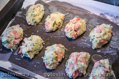 Картофельные котлеты из пюре с колбасой и сыром