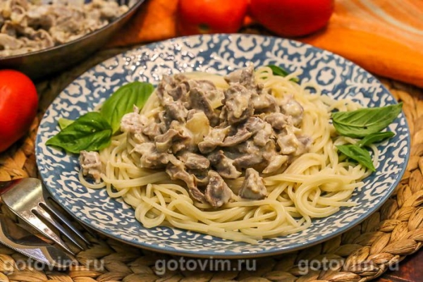 Фрикасе из куриных желудков в соусе на желтках Фрикасе из куриных желудков в соусе на желтках