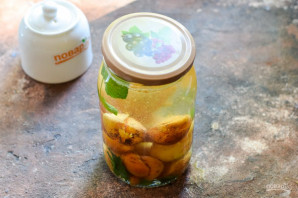 Компот из абрикосов с мятой на зиму Компот из абрикосов с мятой на зиму