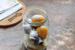 Компот из абрикосов, сливы и яблок на зиму Компот из абрикосов, сливы и яблок на зиму