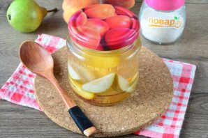 Компот из груш и персиков на зиму Компот из груш и персиков на зиму