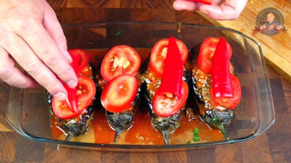 Баклажан  фаршированный мясом. карныярык