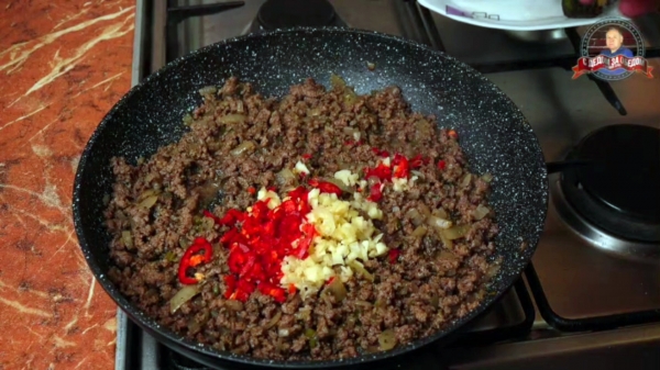 Баклажан  фаршированный мясом. карныярык