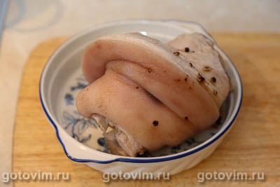 Рулька в глазури из меда с соевым соусом, запеченная в духовке Рулька в глазури из меда с соевым соусом, запеченная в духовке