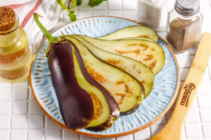 Веер из баклажанов с беконом в духовке Веер из баклажанов с беконом в духовке