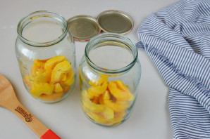 Компот из персиков