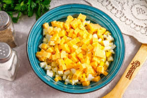 Салат из курицы с сыром